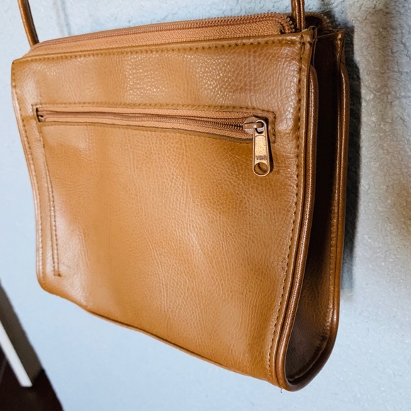 Liz Claiborne small brown vintage cross body bag. - Picture 6 of 8